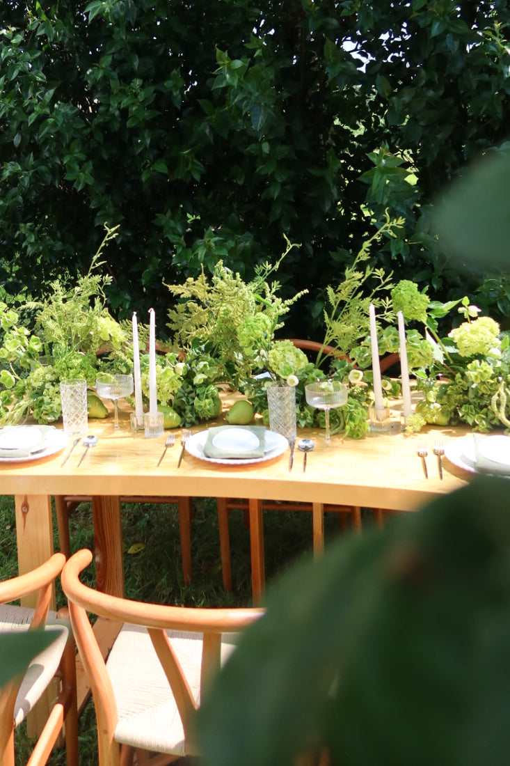 Curved table