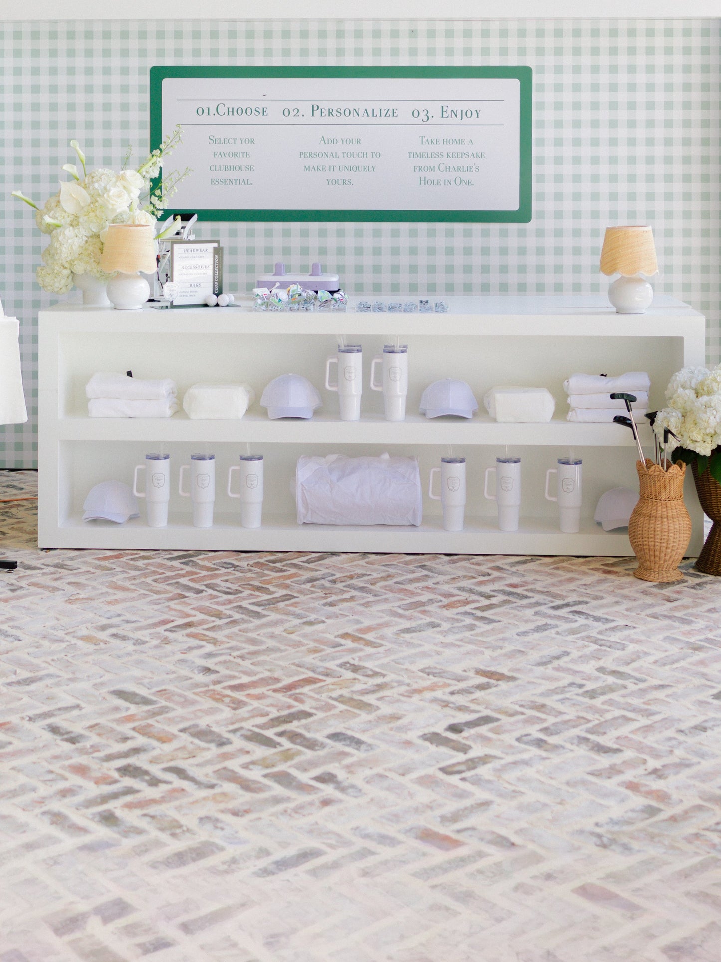 The Curved Frame Backdrop